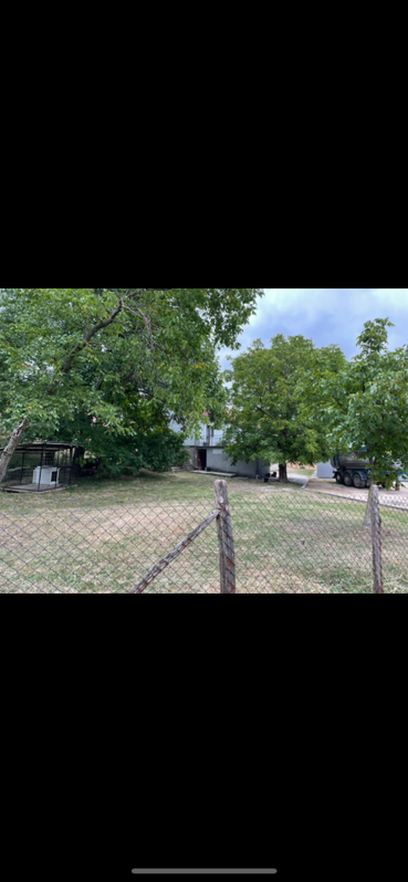 Prodaje se kuca i hala u centru Arandjelovca 2