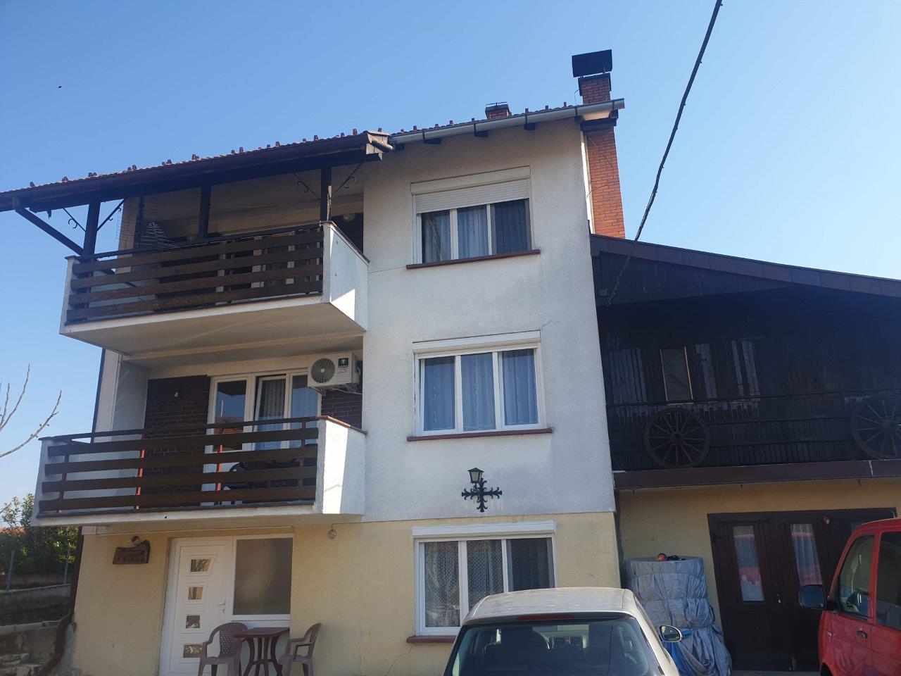 Prodaje se spratna porodična kuća u centru  Vrnjačke Banje  naselje Raj 3