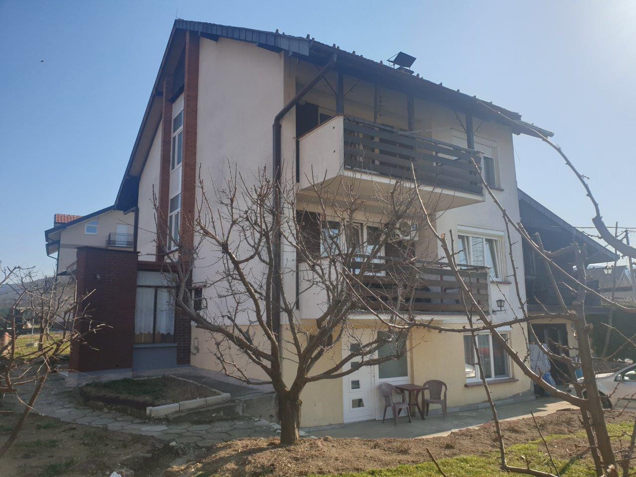 Prodaje se spratna porodična kuća u centru  Vrnjačke Banje  naselje Raj 1