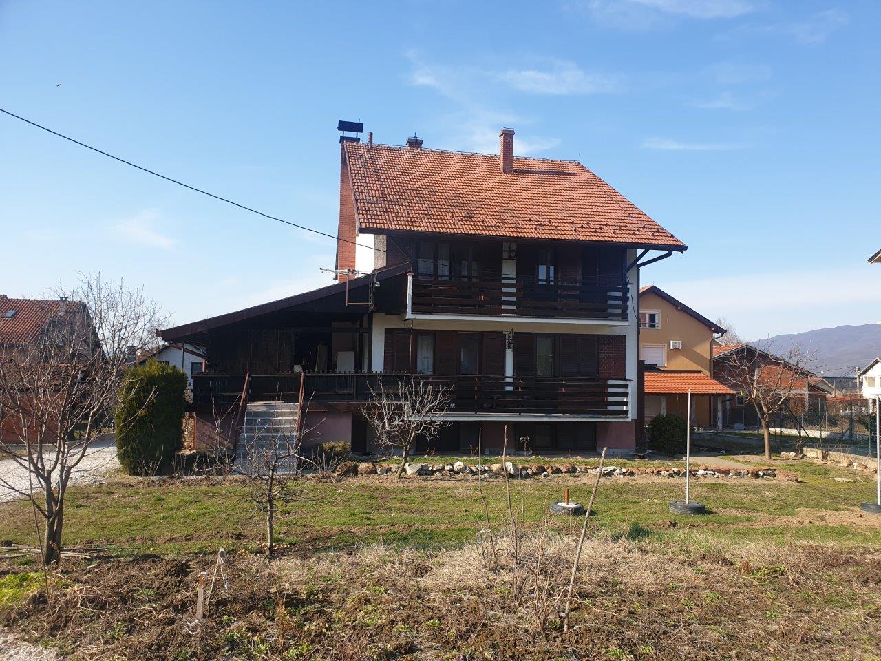 Prodaje se spratna porodična kuća u centru  Vrnjačke Banje  naselje Raj 2