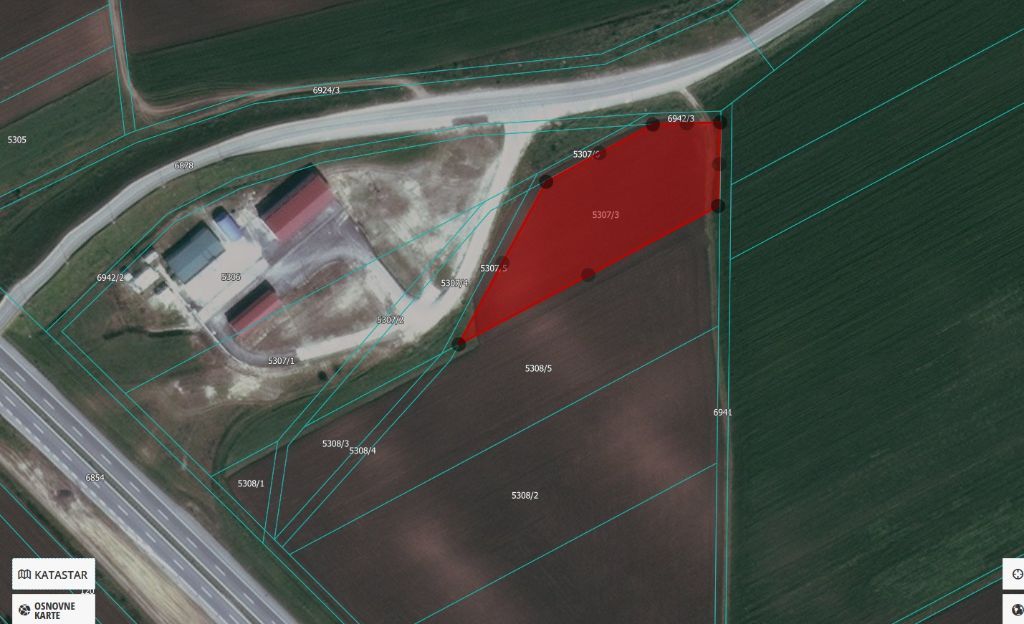 Kovilj zemljiste pored autoputa BG NS 52 ara 4