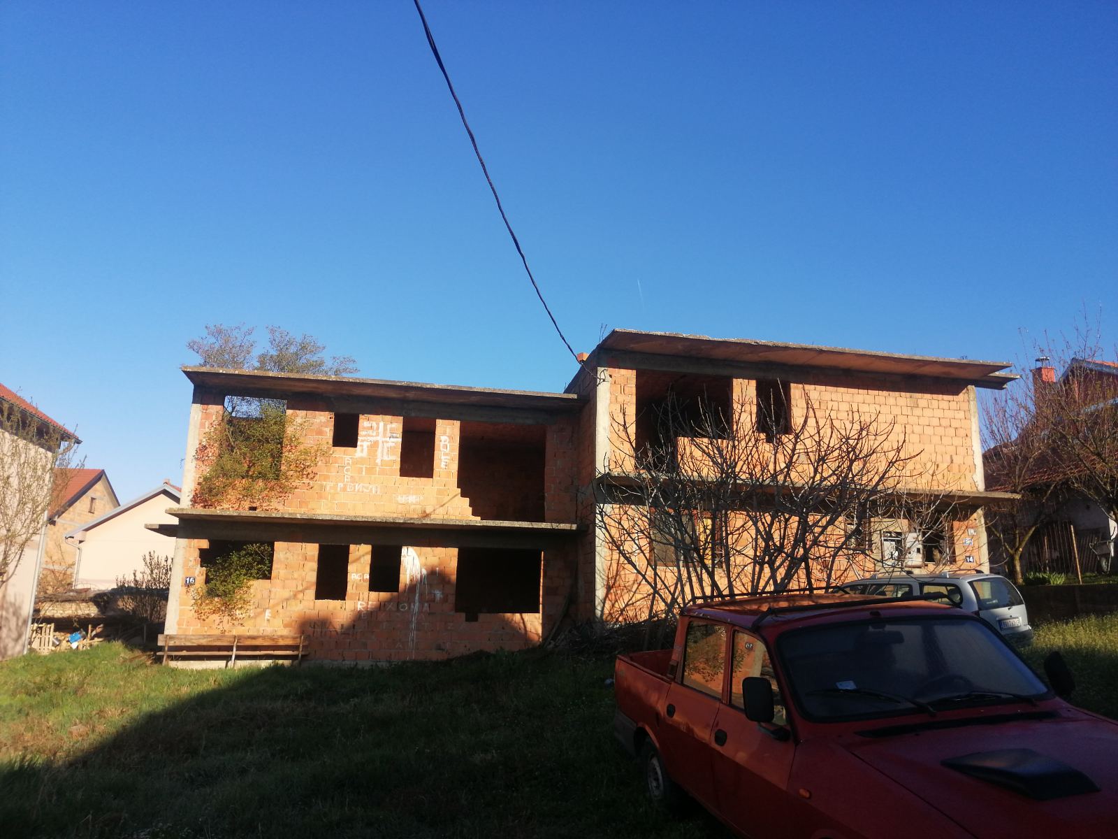 Prodajem nedovrsenu kucu u Lestanima 2