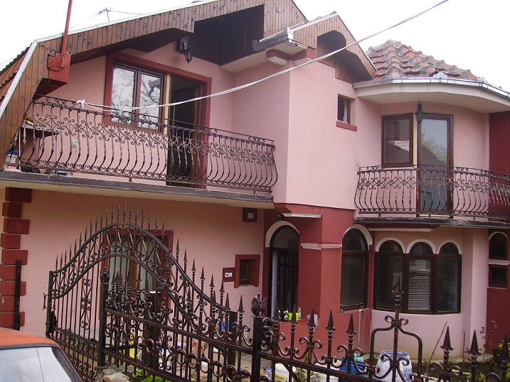 Izdaje se kuća   lokal ili stan  Vranje  centar 1