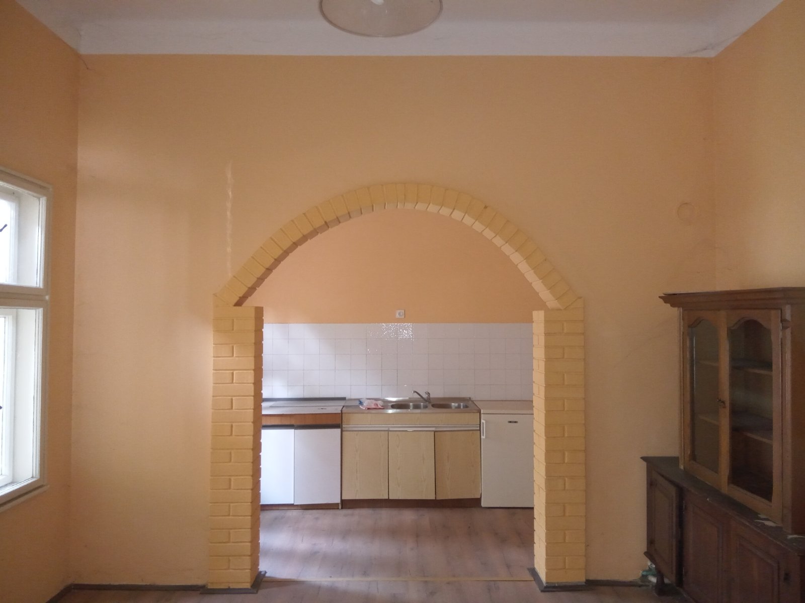 Prodajem kucu sa 2 lokala u Pancevu 3