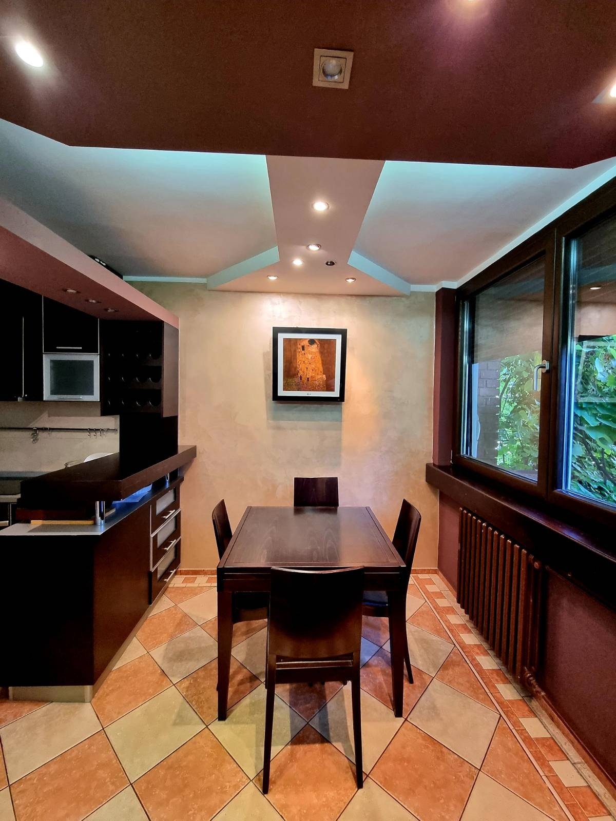 Stan 50m2  100m od Hrama  parking u dvoristu zgrade 4