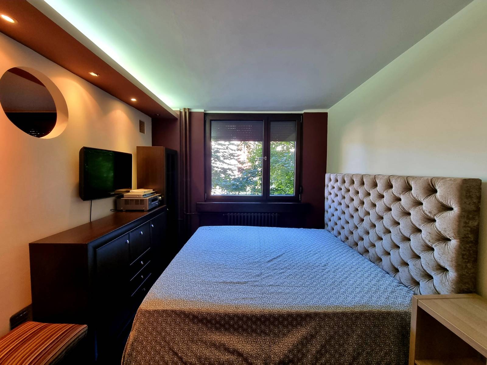 Stan 50m2  100m od Hrama  parking u dvoristu zgrade 3