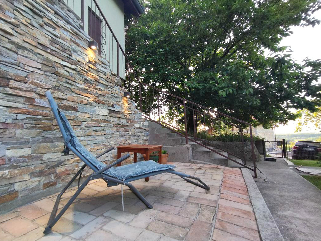 Kuća Fruška gora Rakovac 70 30m2  uknjižena  useljiva  veliki plac  prodaje VLASNIK bez posrednika 12