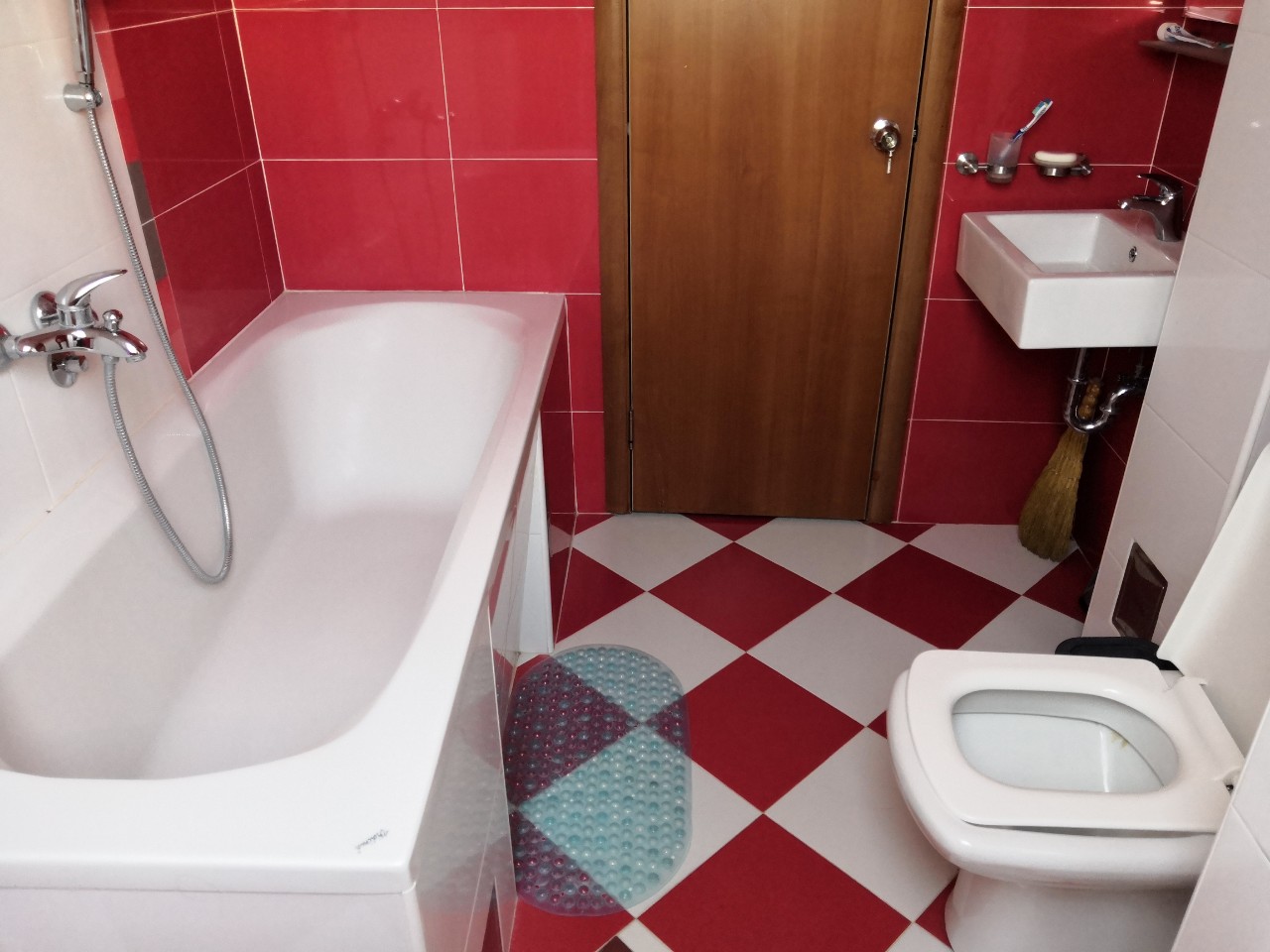 Izdajem jednoiposoban stan u centru Niša 4