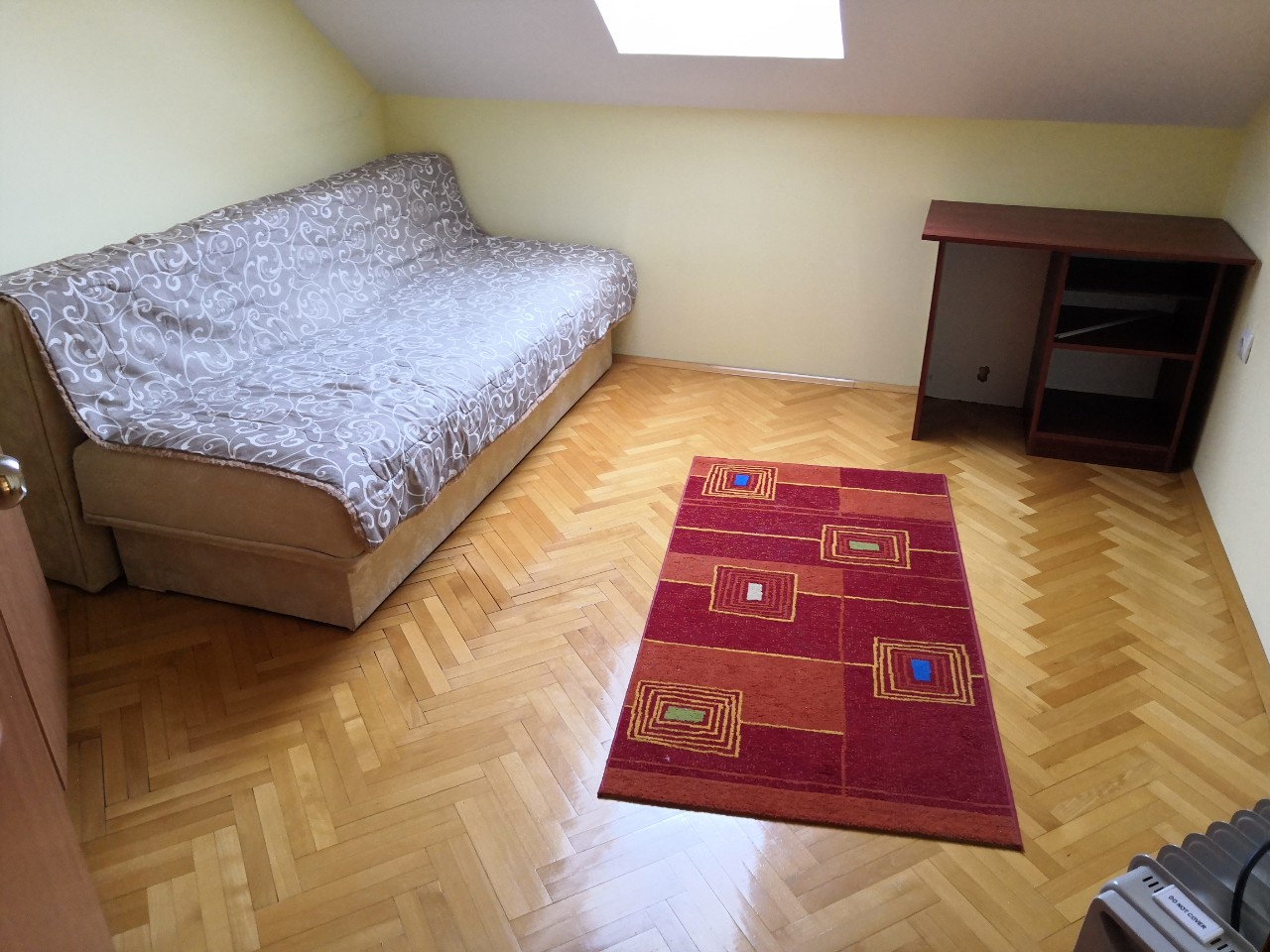 Izdajem jednoiposoban stan u centru Niša 3