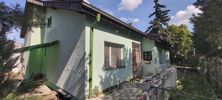 Prodajem porodicnu kucu na Palicu 2