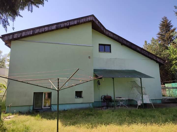 Prodajem porodicnu kucu na Palicu 4