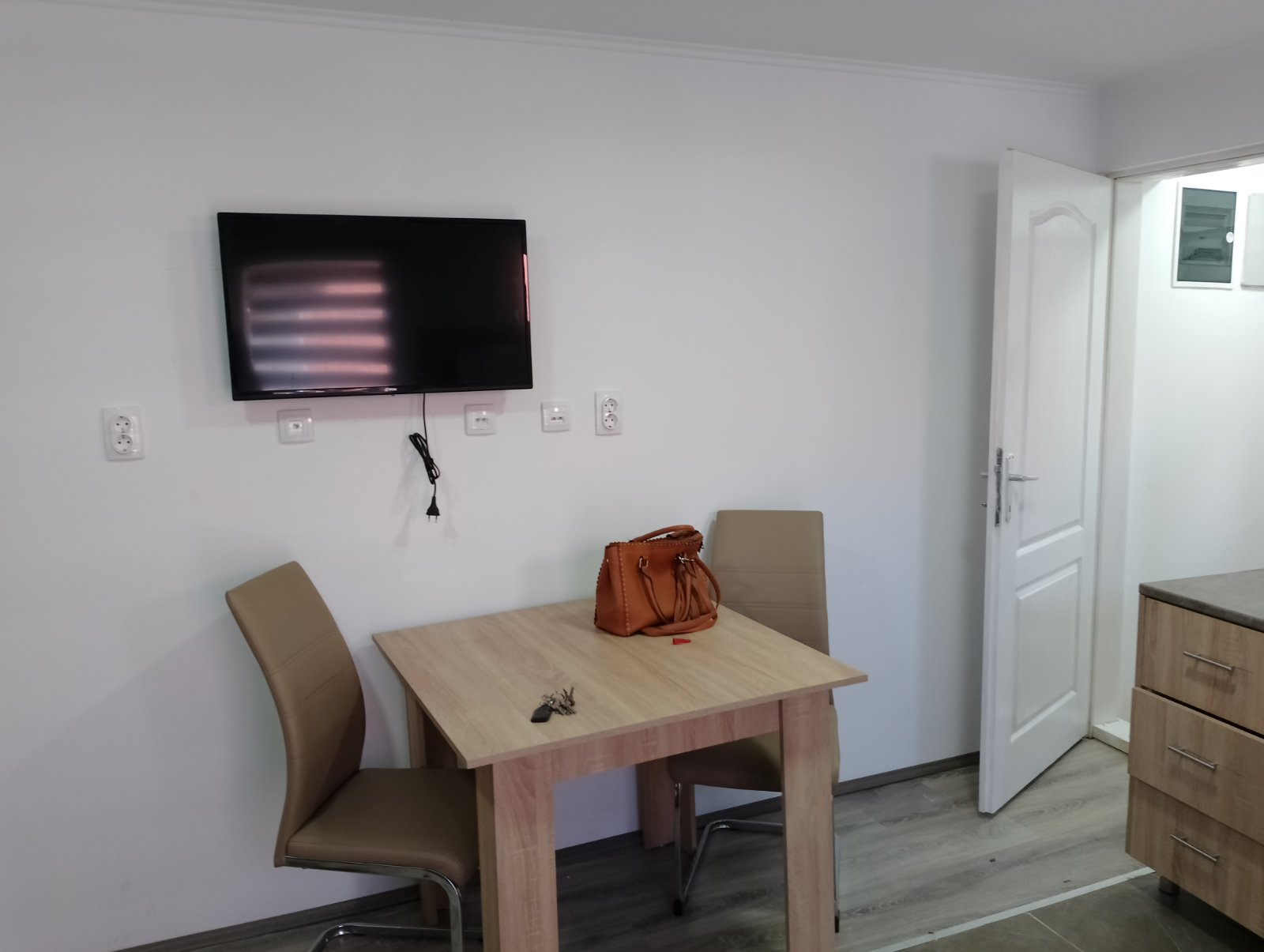 Izdajem dvosoban stan  centar Zrenjanina 4