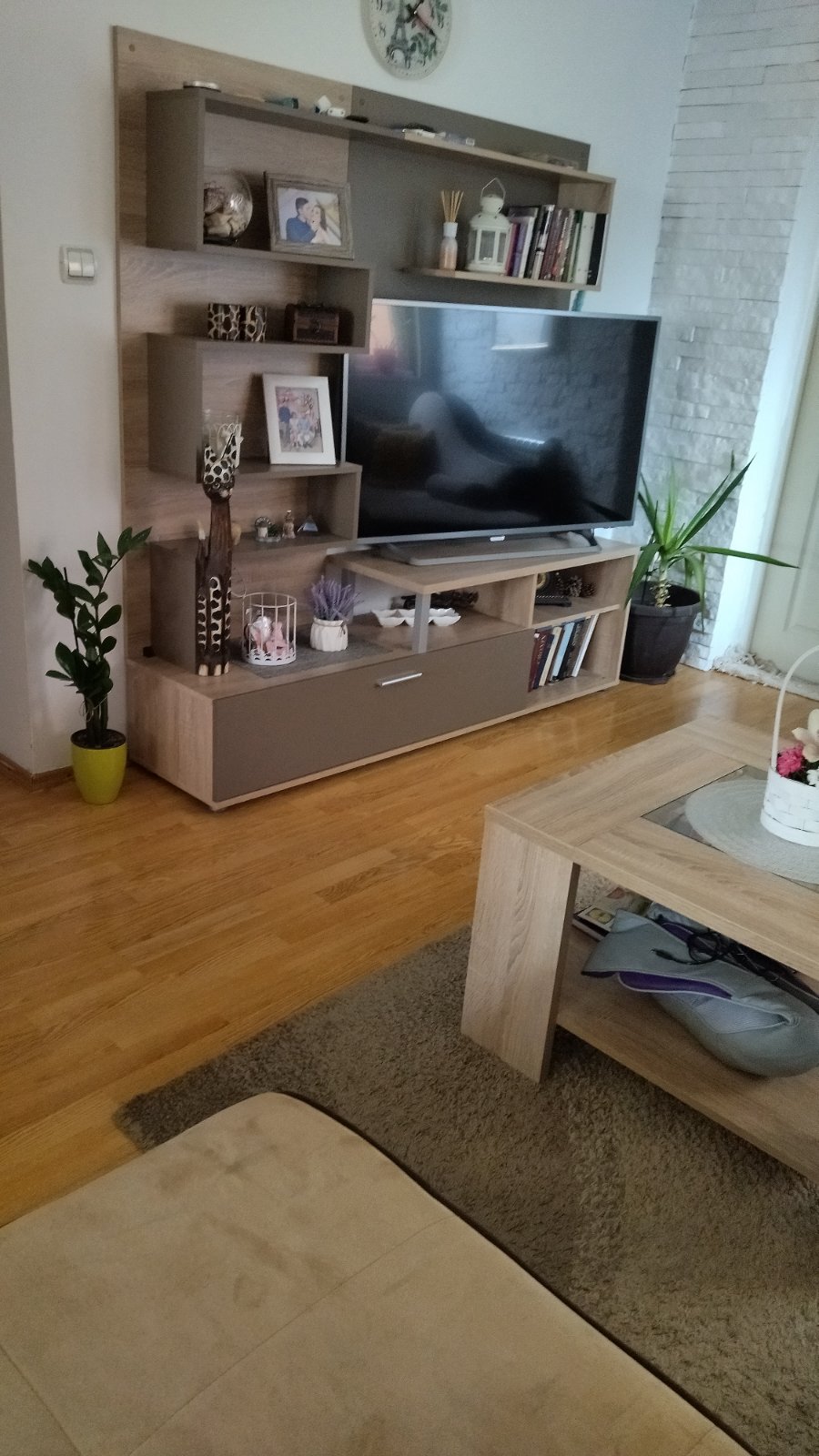 Kuća podeljena na stanove na prodaju 4