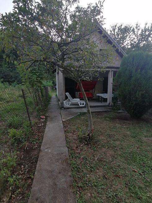 Izdaje se vikendica na Srebrnom Jezeru 1