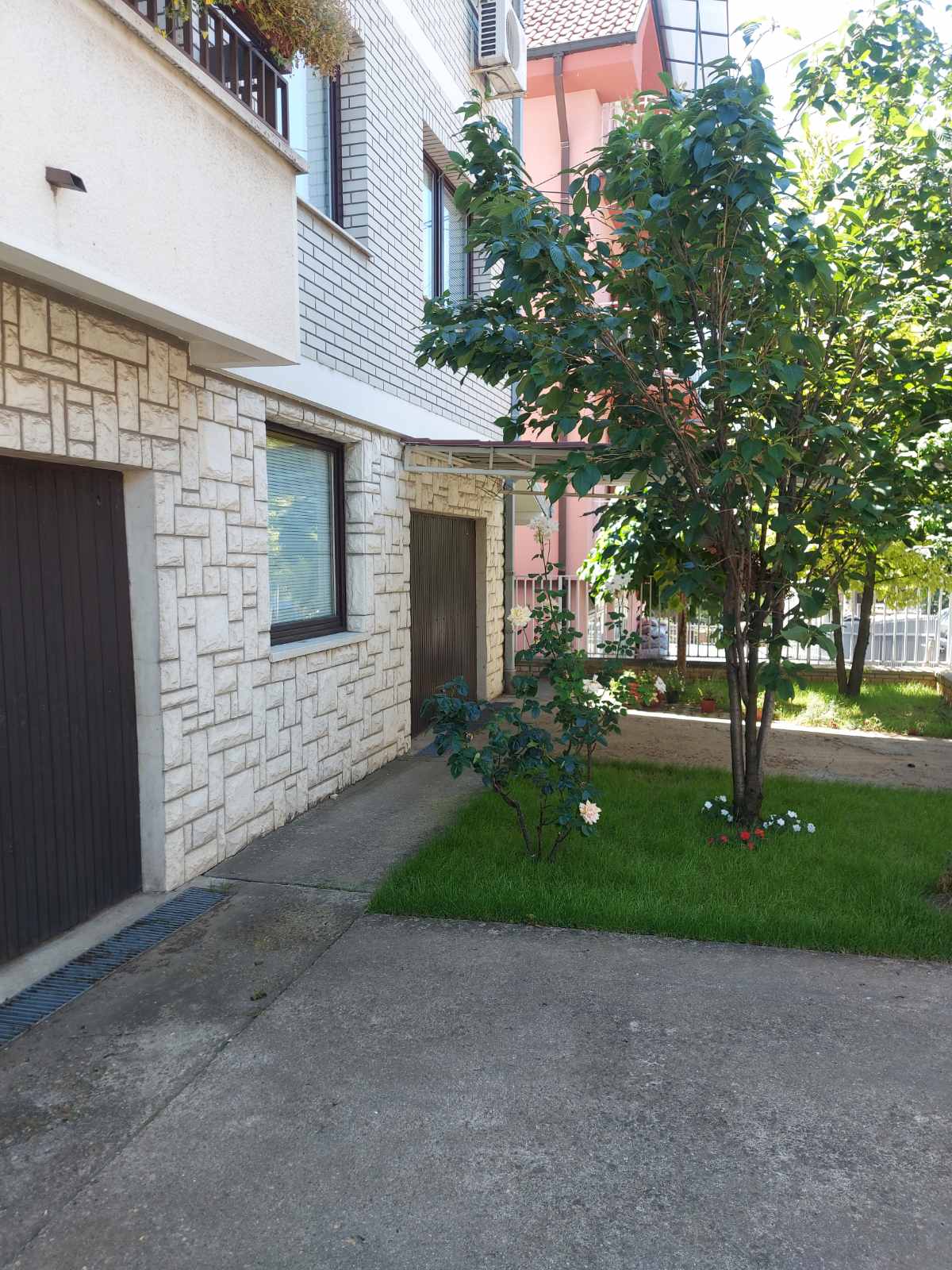 Prodajem polovinu kuce na Julinom brdo 1