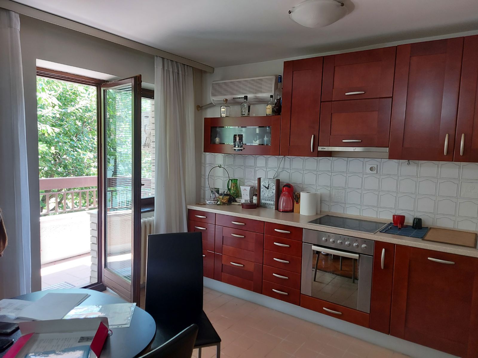 Prodajem polovinu kuce na Julinom brdo 4