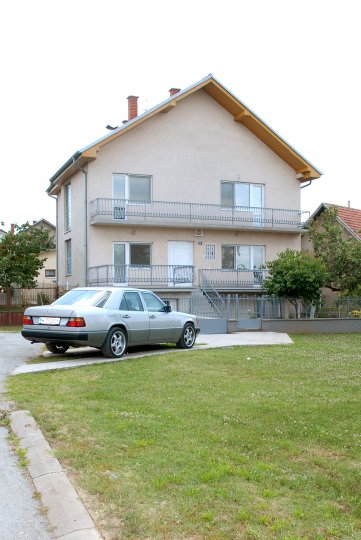 Kuca na prodaju u lepom kraju grada 1