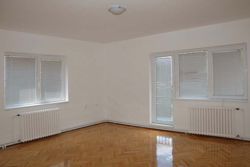 Kuca na prodaju u lepom kraju grada 3