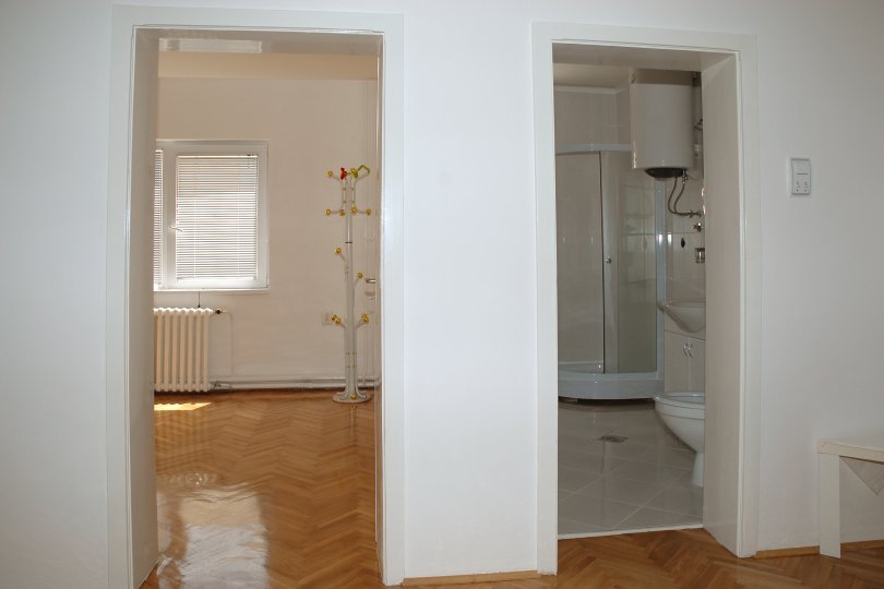 Kuca na prodaju u lepom kraju grada 4