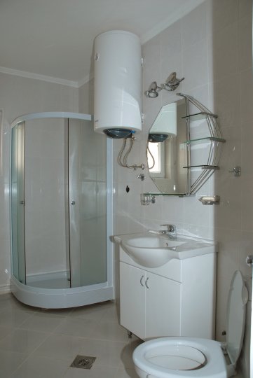 Kuca na prodaju u lepom kraju grada 5