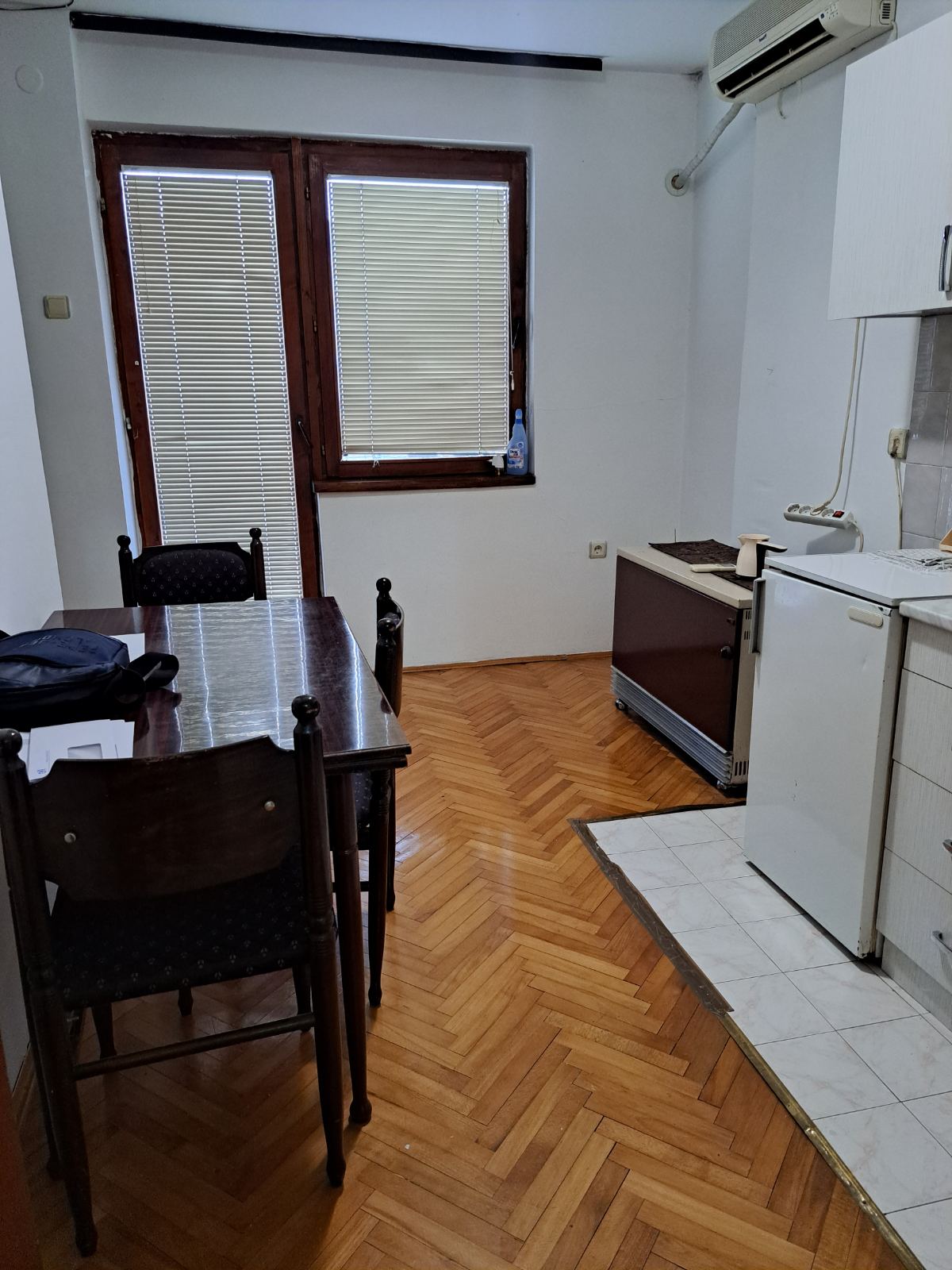 Izdajem namešten dvosoban stan 2