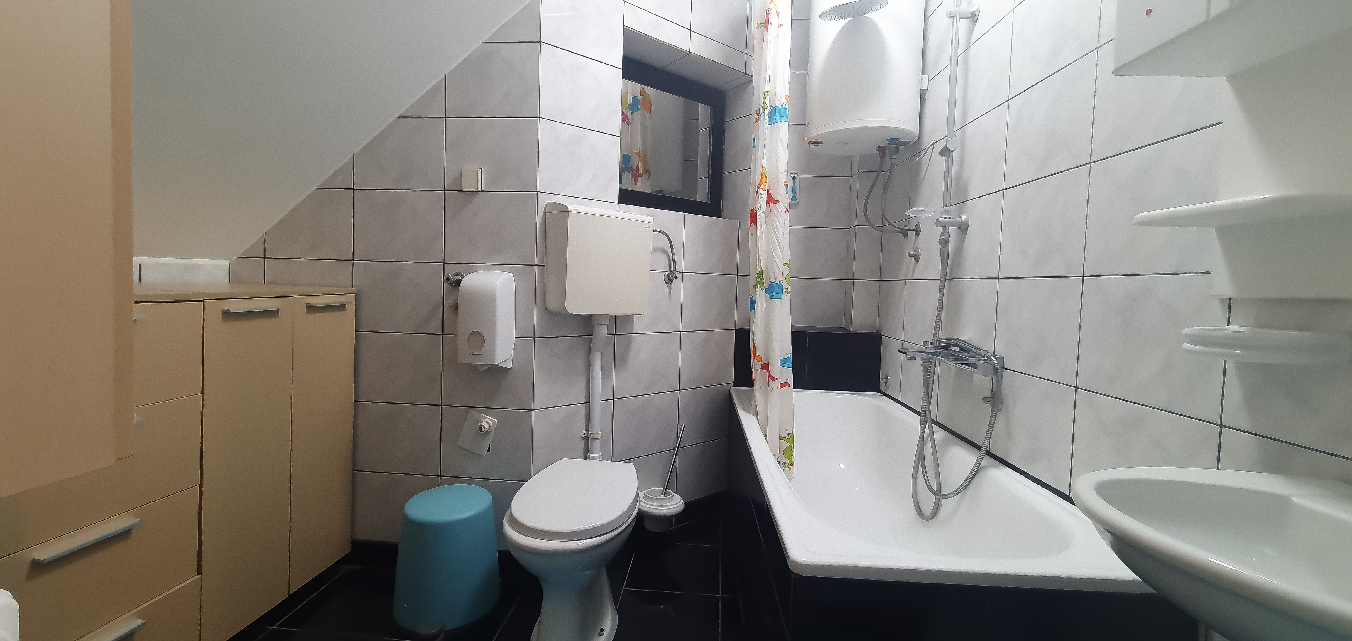 ODLIČNA LOKACIJA Četvorosoban stan  93 m2  duplex 8