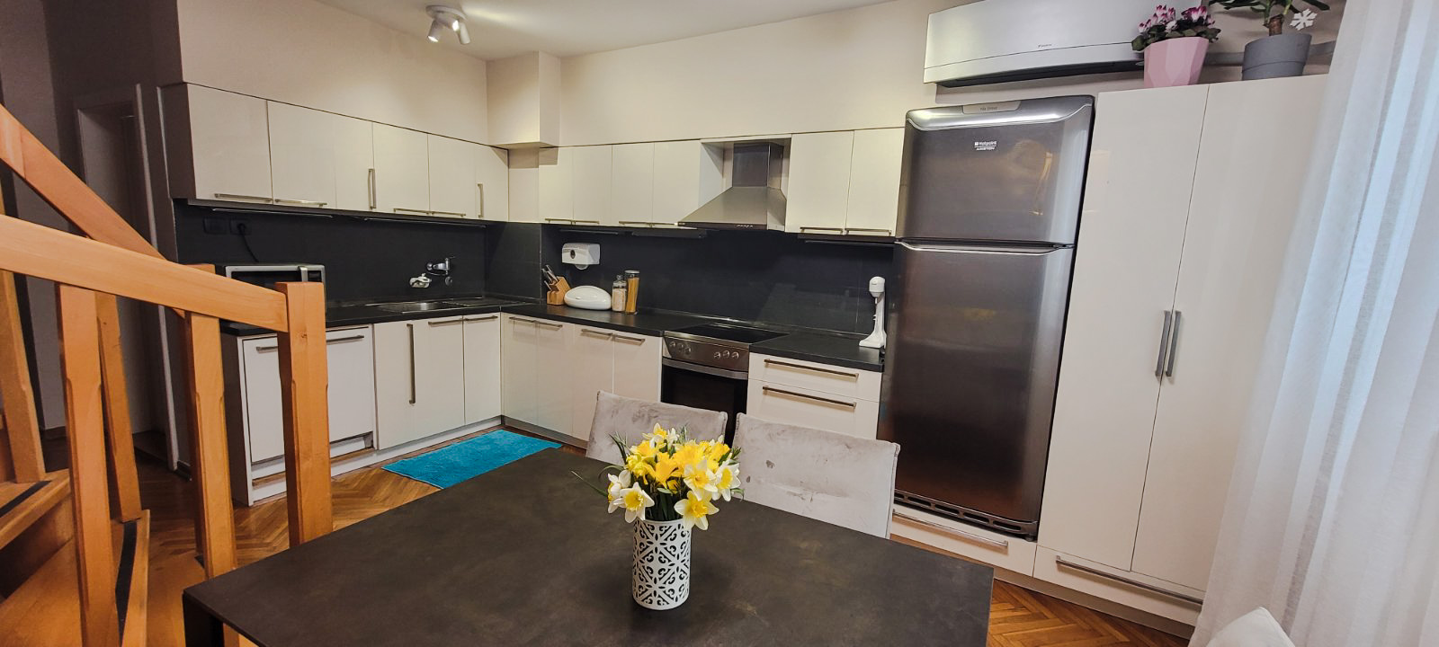 ODLIČNA LOKACIJA Četvorosoban stan  93 m2  duplex 2