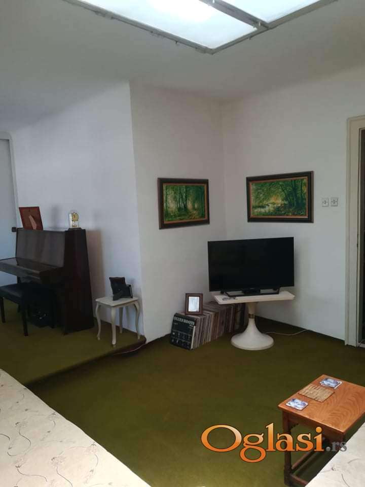 TROSOBAN STAN U CENTRU NOVOG SADA 3