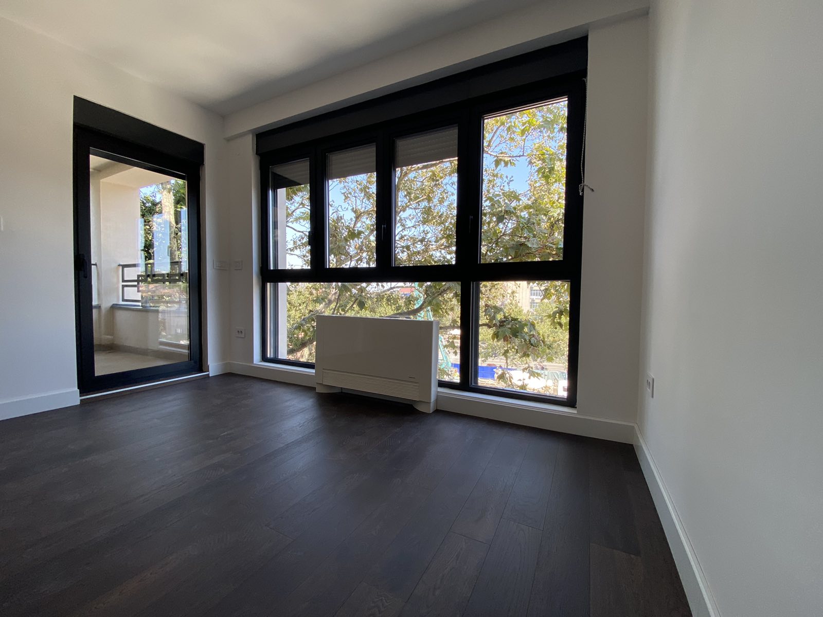 Novogradnja  uknjizen  Lux  101m2  moguce garaz mesto 12