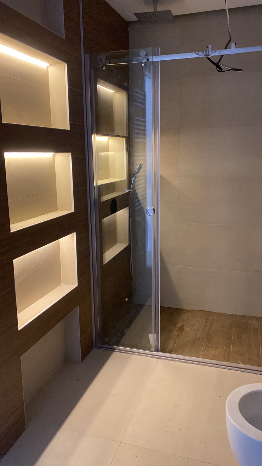 Novogradnja  uknjizen  Lux  101m2  moguce garaz mesto 7