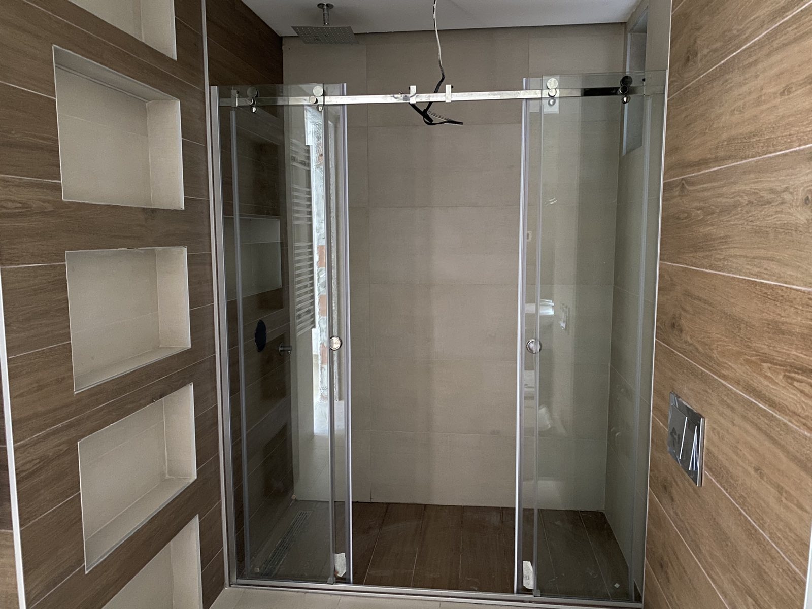 Novogradnja  uknjizen  Lux  101m2  moguce garaz mesto 2