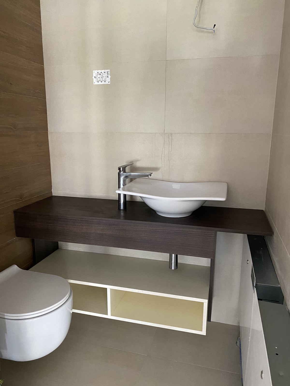 Novogradnja  uknjizen  Lux  101m2  moguce garaz mesto 10