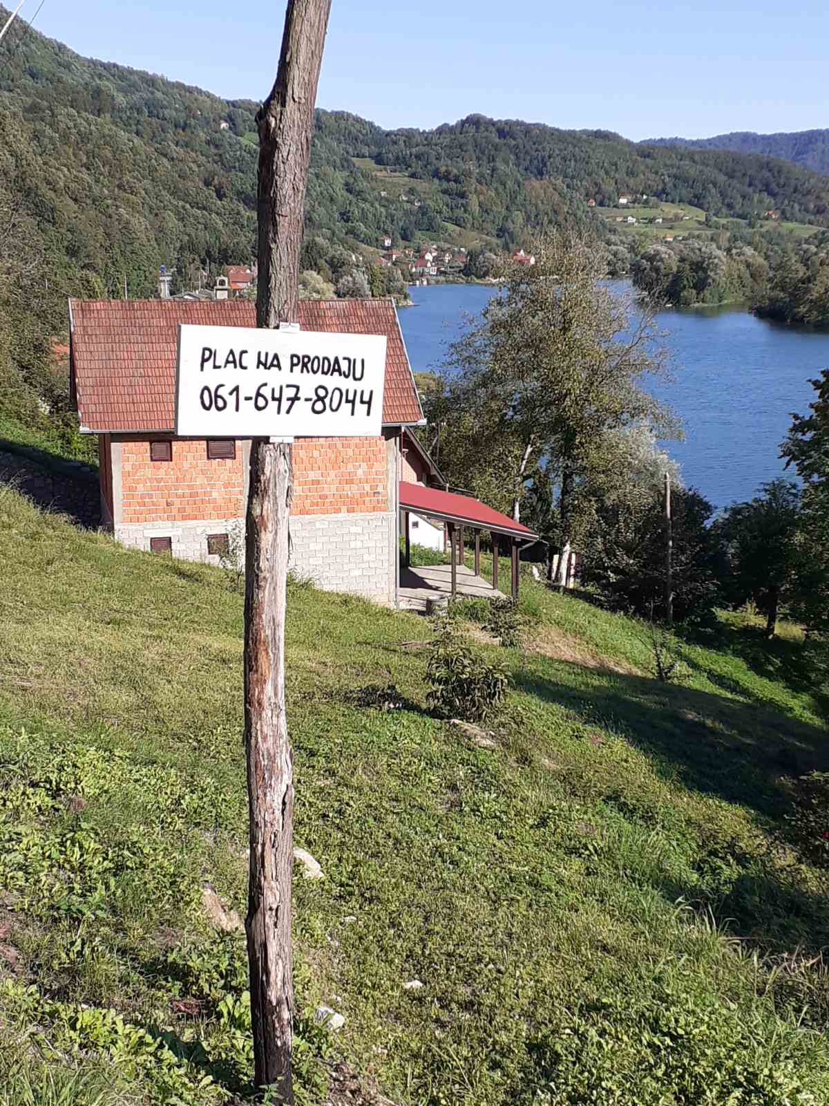 Prodajem plac pored Drine 5