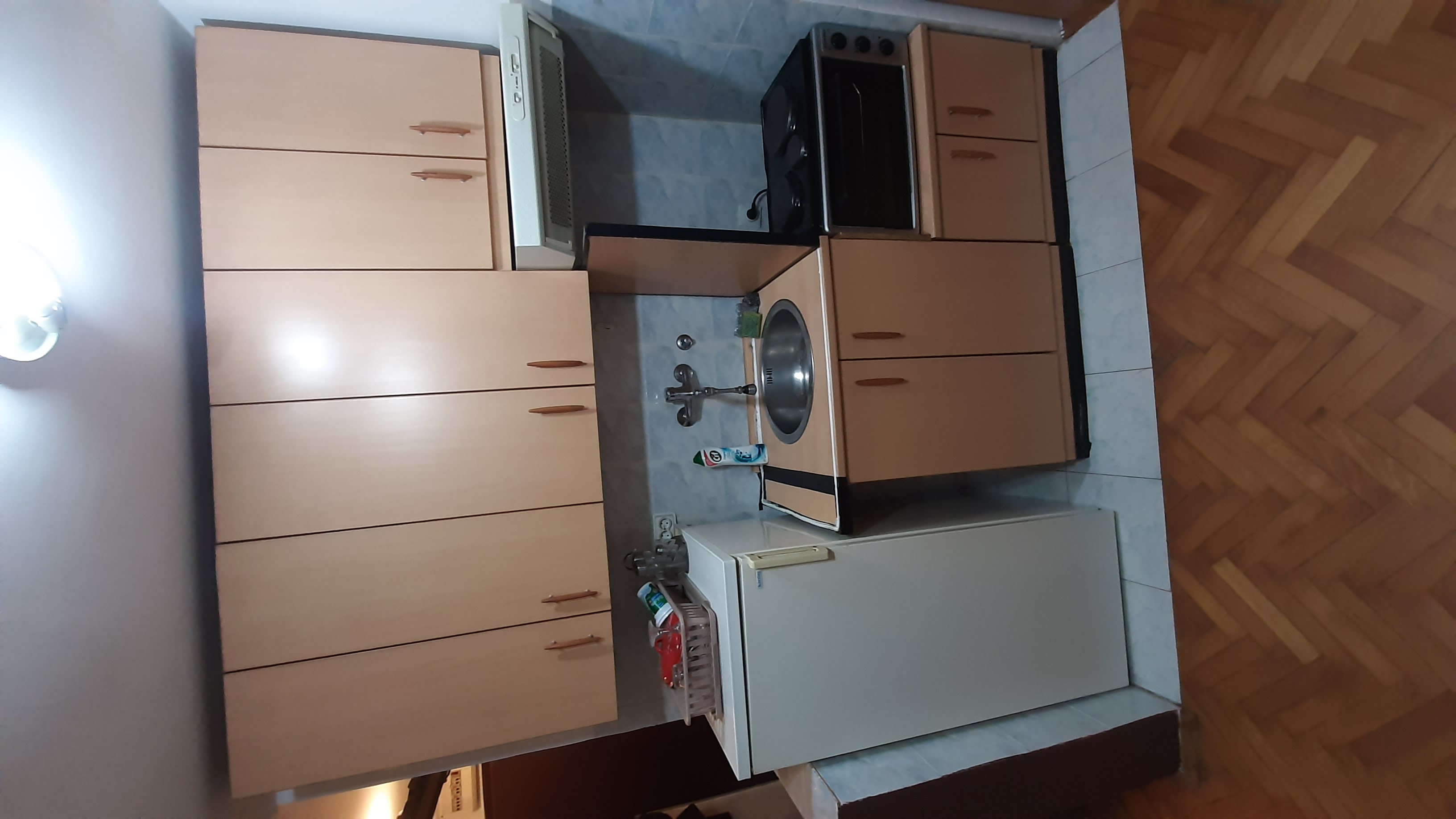 25 m2  43900 evra  namešteno  Ace Joksimovića 60  gas  peti sprat od šest lifta nema  klima ugrađena  potvrđen zahtev za legalizaciju od Sekretarijata 6