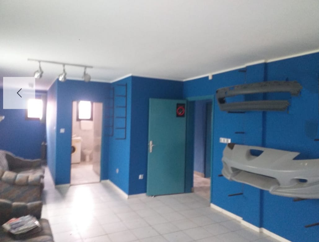 Spratna kuca sa poslovnim prostorom 5