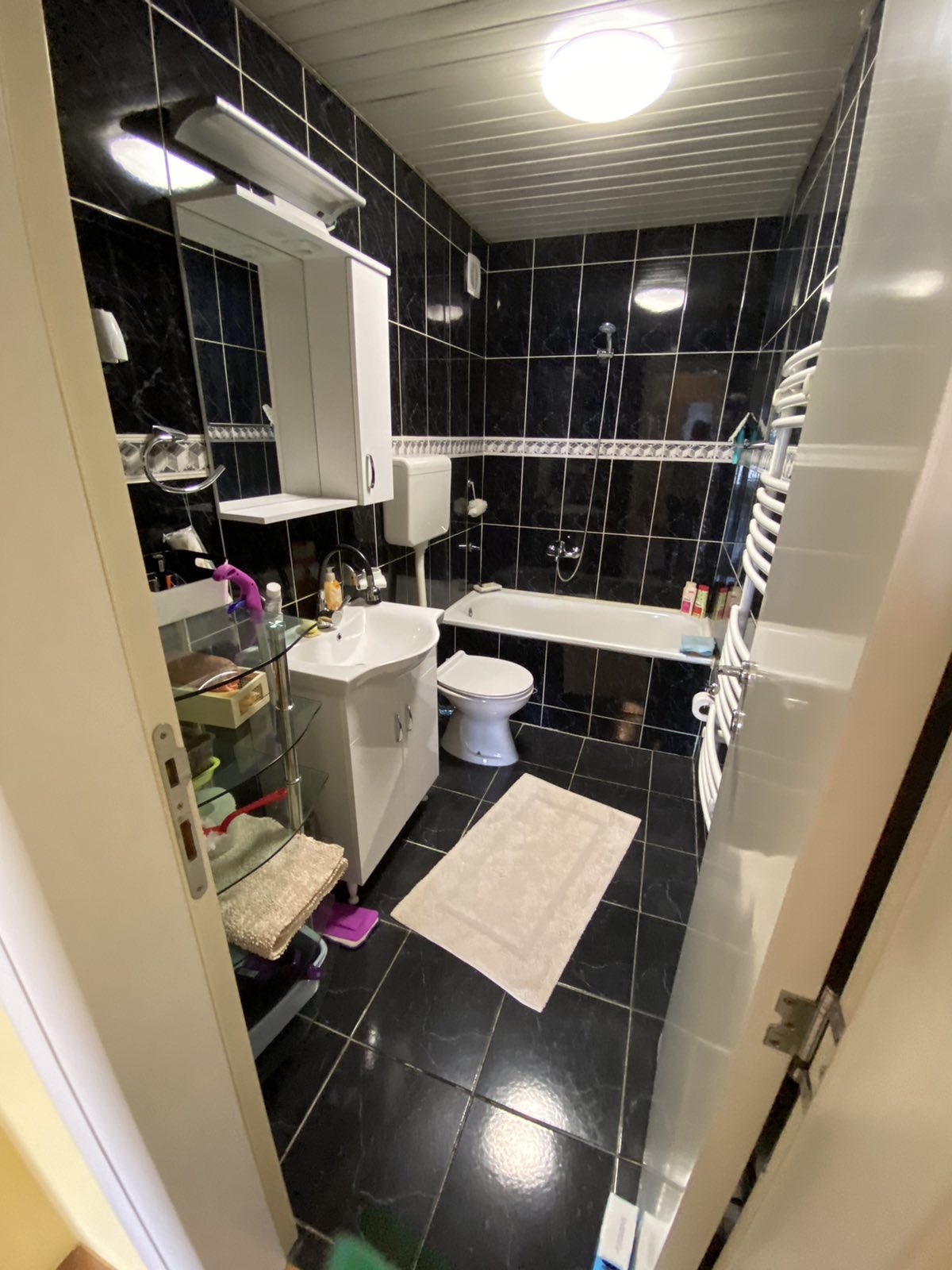 Na prodaju komforan dvosoban stan u blizini sajma  3