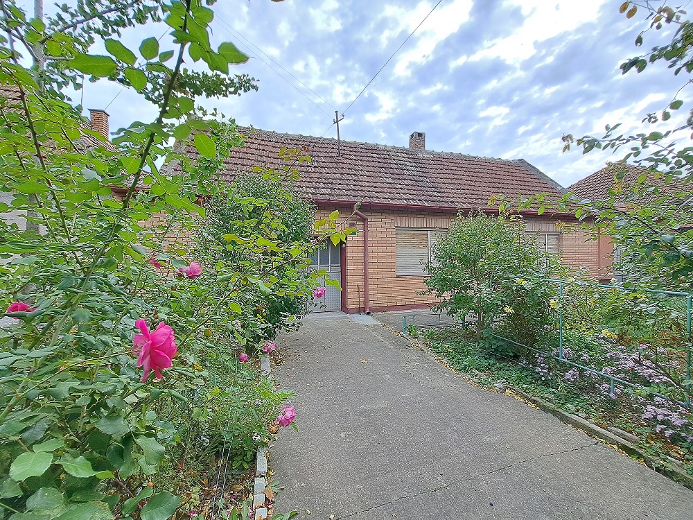 Na prodaju useljiva nameštena prizemna kuća direktno od vlasnika 1