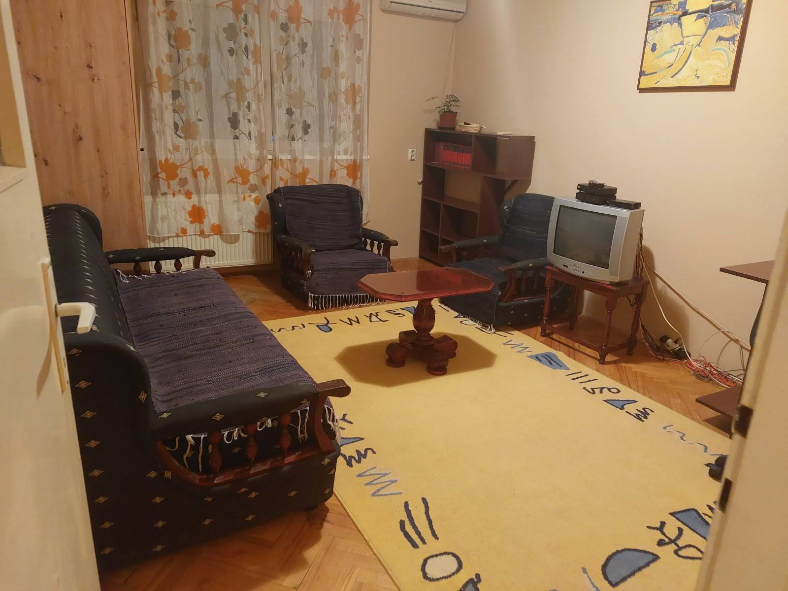 izdajem stan u Zmaj Jovinoj Kragujevac 2