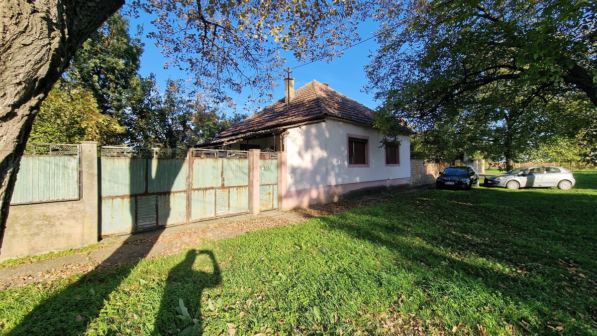 Prodajem kompletno seosko domacinstvo Sakule 1