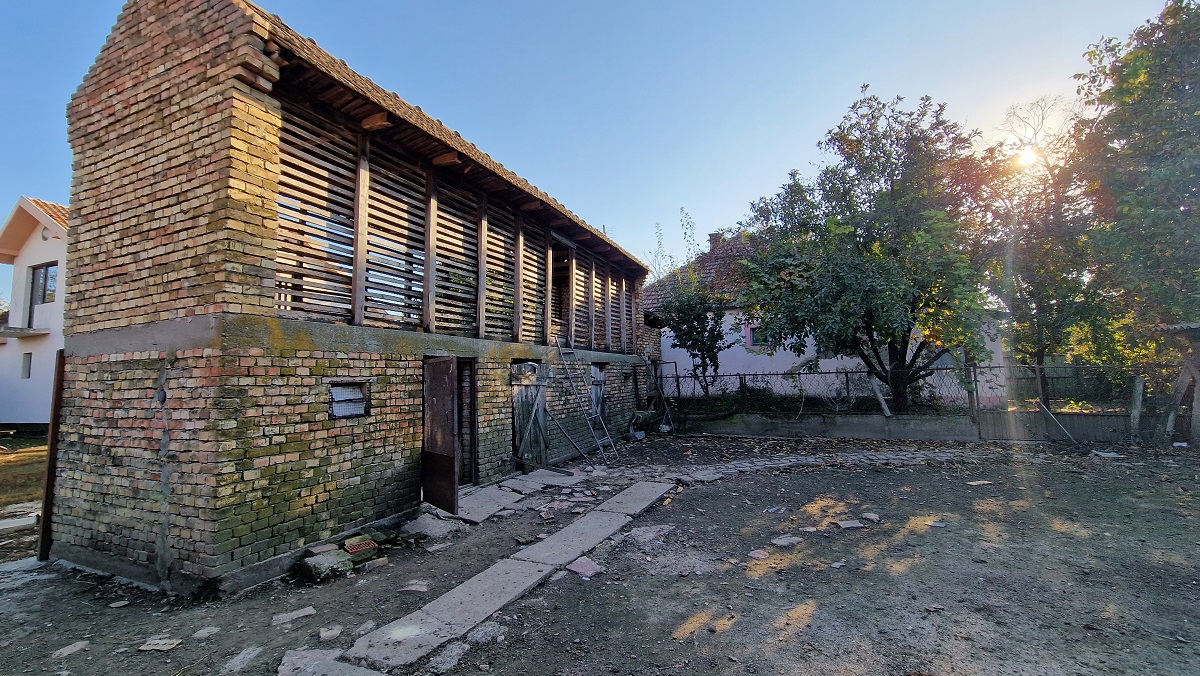 Prodajem kompletno seosko domacinstvo Sakule 3