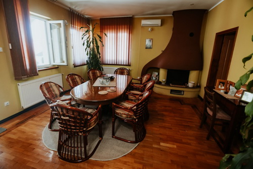 Aranđelovac  kuća 240 m2 na 6 ari placa 4