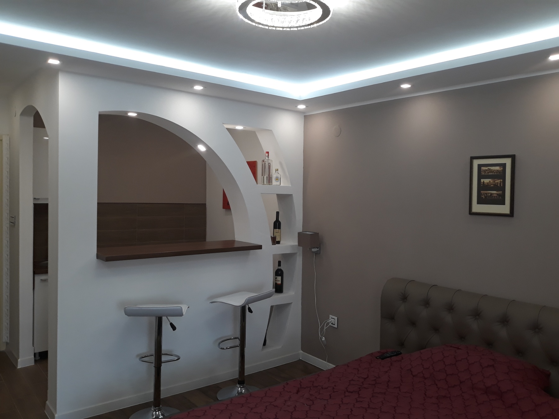 Prodajem luksuznu namestenu garsonjeru na 5min od centra Novog Sada 3