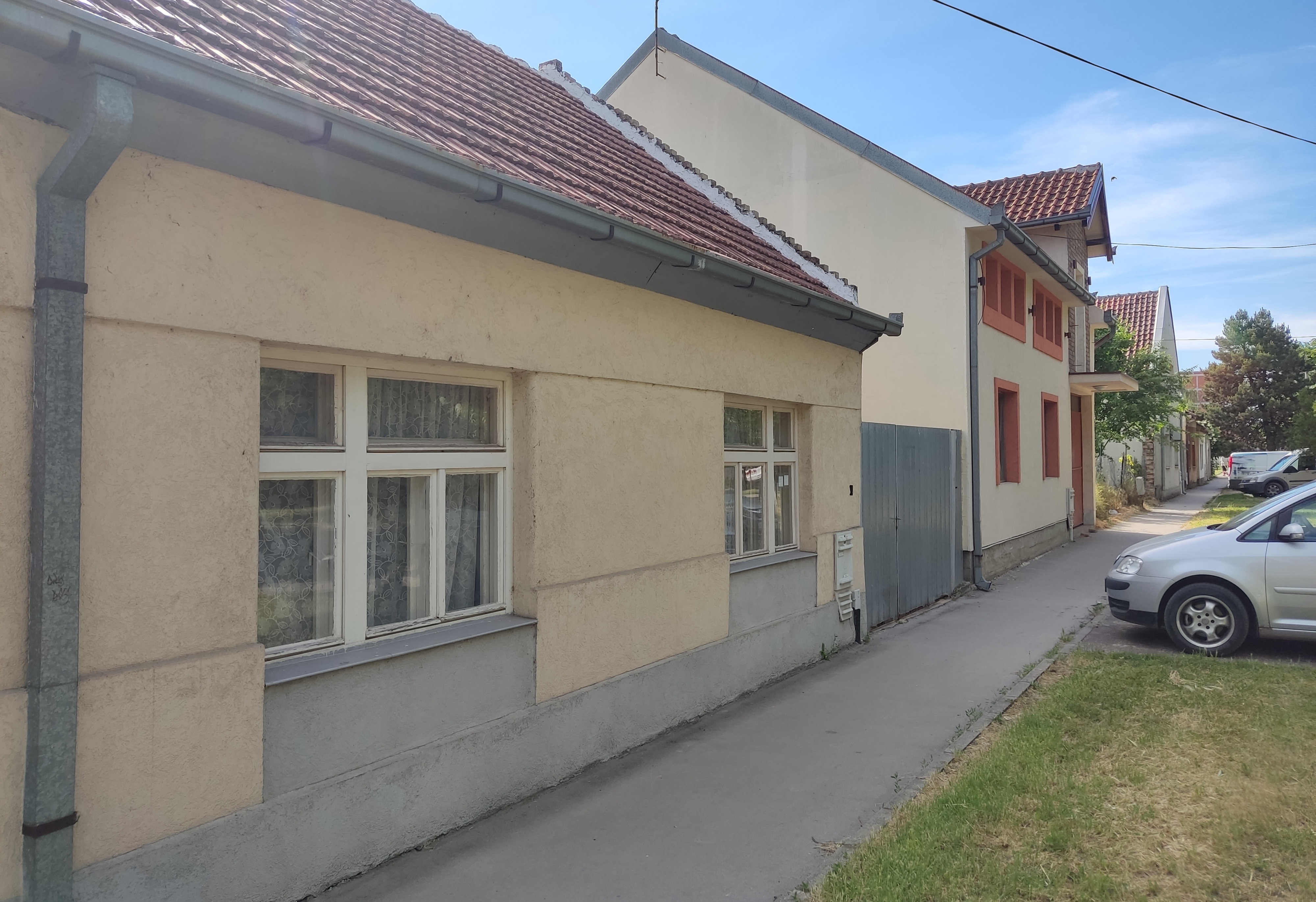 Kuća na 7 ari placa 1