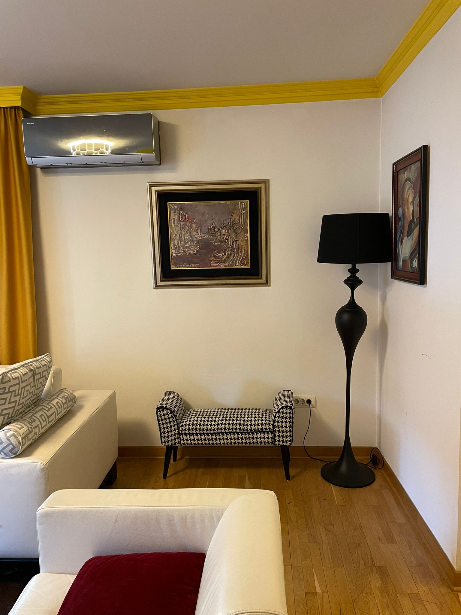 Izdajem LUX dvosoban stan na Vracaru 3