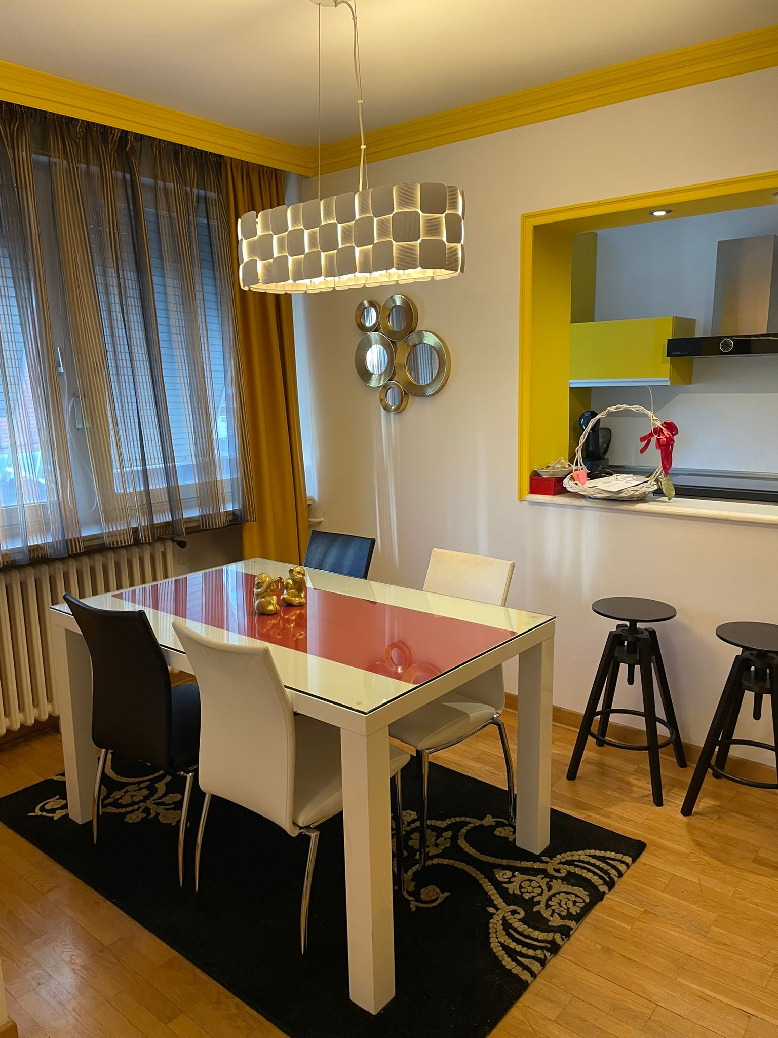 Izdajem LUX dvosoban stan na Vracaru 4