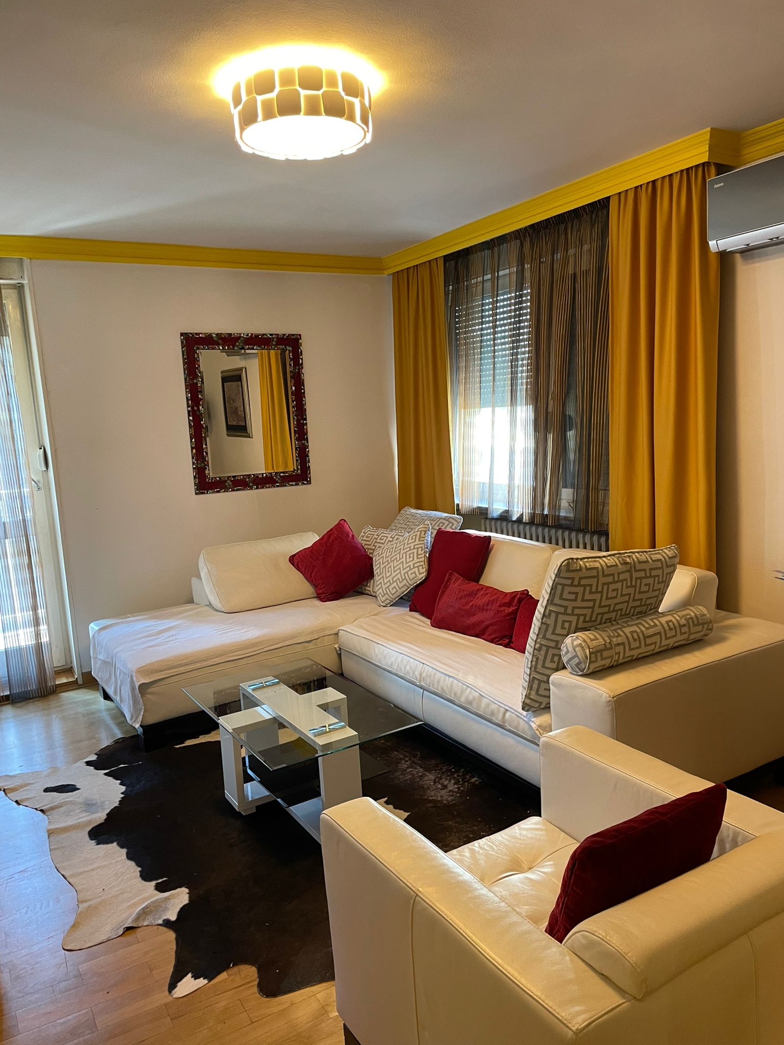 Izdajem LUX dvosoban stan na Vracaru 2