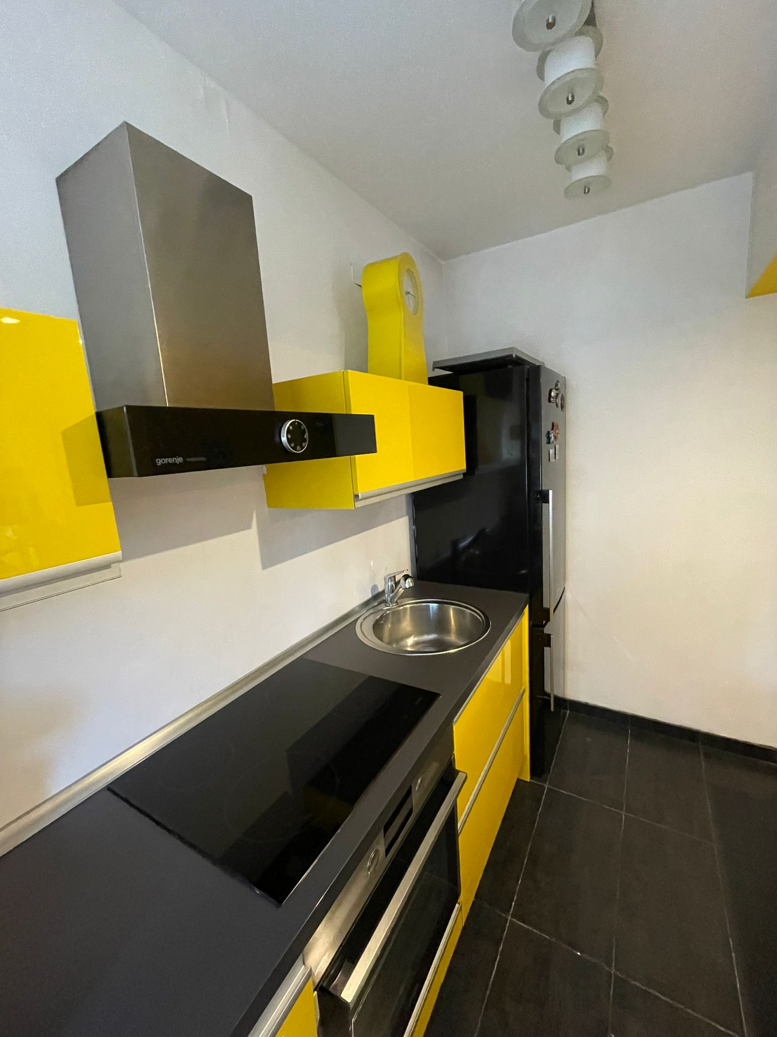 Izdajem LUX dvosoban stan na Vracaru 5