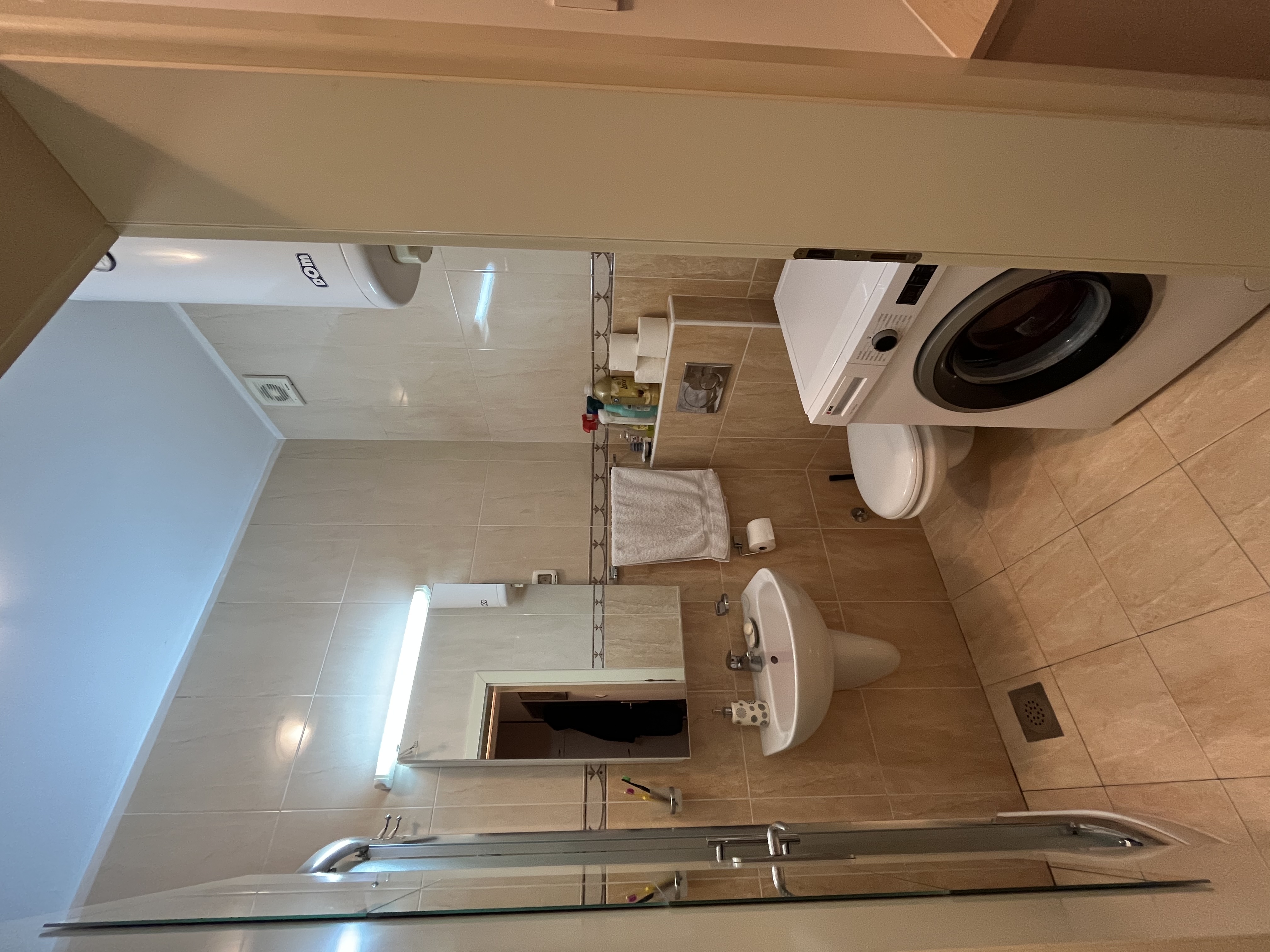 Izdajem stan na Crvenom Krstu 2