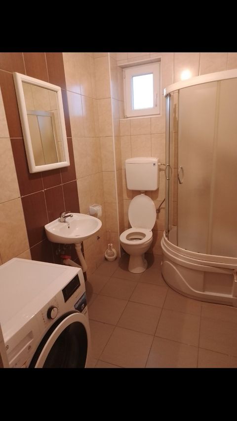 Izdajem kompletno namesten stan u Borci 3