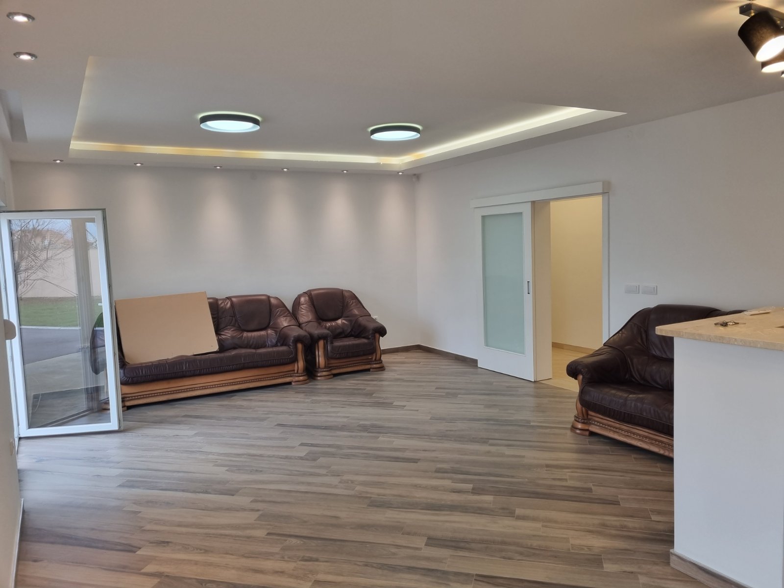 Izdaje se kuce sa poslovnim objektom 2